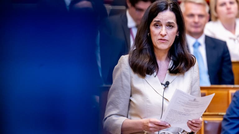 Durva átvilágítás a Külügyminisztériumban, 1400 diplomataútlevelet vontak vissza