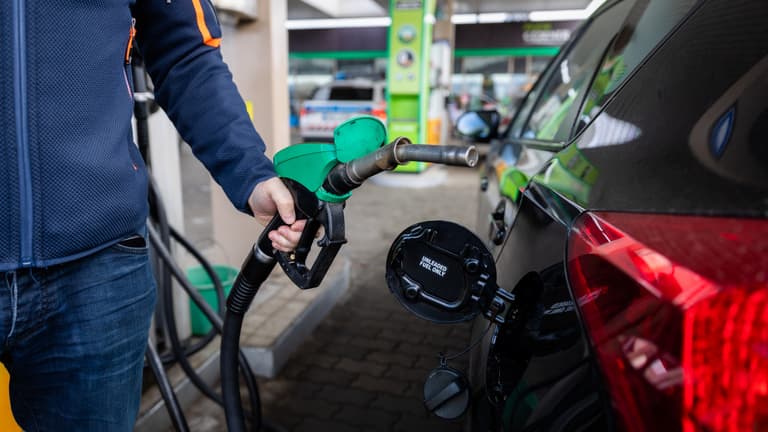 Veszélyben a 600 forintos határ, ismét drágul a benzin, a gázolajért is többet kell fizetni