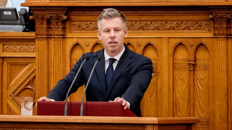Veszélybe került a nagy béremelés Magyarországon, most Magyar Péter döntésén múlhat minden