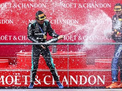 A champagne, amely évtizedeken át volt a Forma–1 ünneplésének jelképe