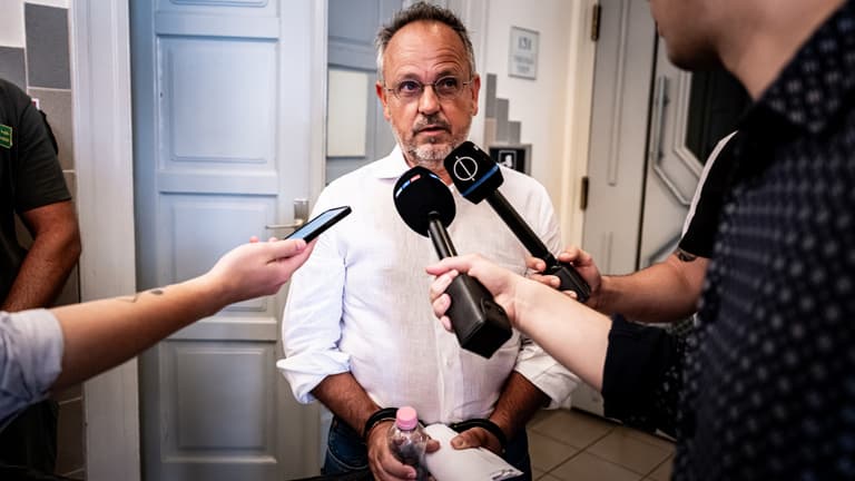 „Politikai koncepciós eljárás áldozata vagyok” – üzente a szegedi Csillag börtönből Bús Balázs