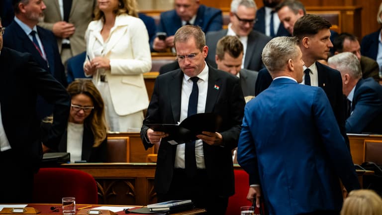 Ruff Bálint rendkívüli parlamenti ülést kezdeményezett, több törvénymódosításról dönthet az Országgyűlés