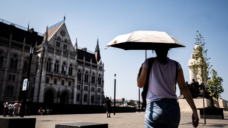 Tarol a hőség, szinte a teljes országra kiadták a figyelmeztetést