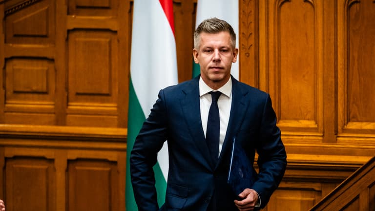 Magyar Péter megnyitotta a 400 milliárdos aktákat, majd üzent a „maffiatagoknak”