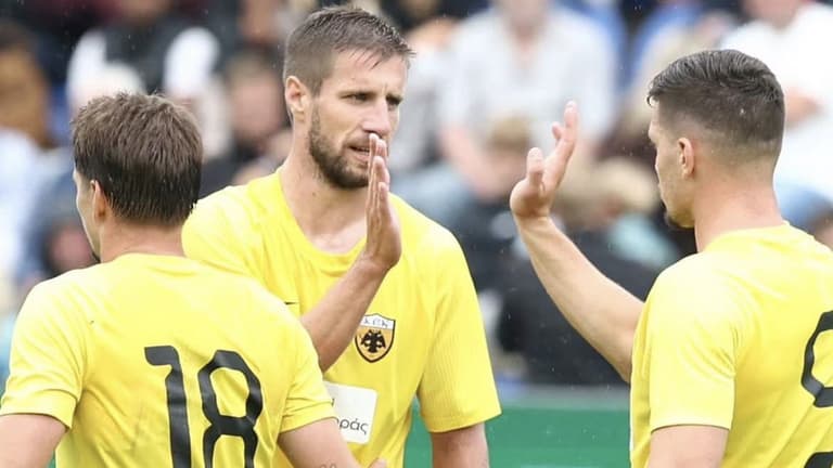 Varga Barnabás hagyta ki egyedül a tizenegyest, az AEK Athén elbukta a Szuperkupát