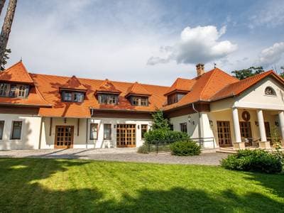 100 éves ősfás park és Michelin-ajánlott gasztronómia 45 percre Budapesttől – 10 éves a Botanica