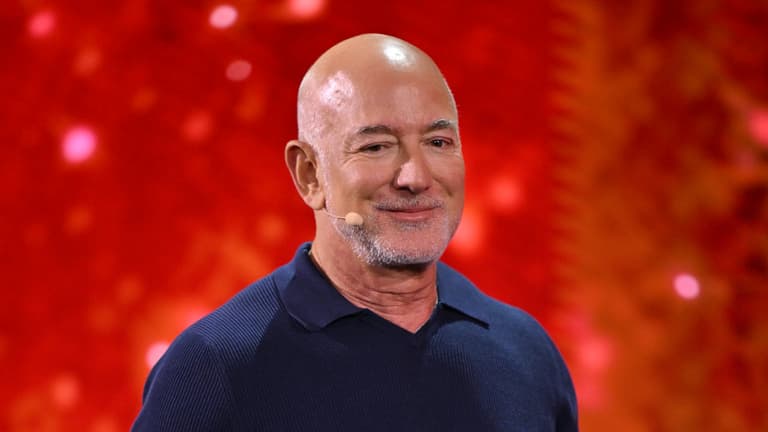Jeff Bezos beszállt Szoboszlaiékhoz: óriási milliárdos üzlet a Liverpoolnál