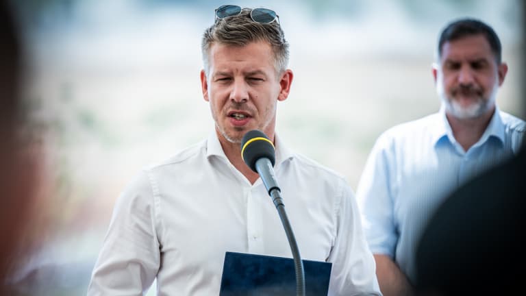 Újraindul az egyik leállított paksi turbina, Magyar Péter a helyszínről jelentkezett