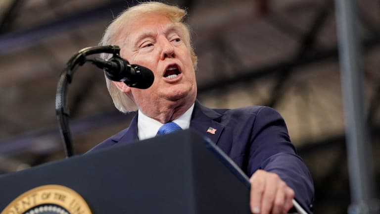 Saját szövetségesét is „sz*rrá bombázná” Donald Trump