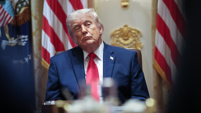 Történelmi mélyponton Donald Trump népszerűsége az iráni háború és a drágulás miatt