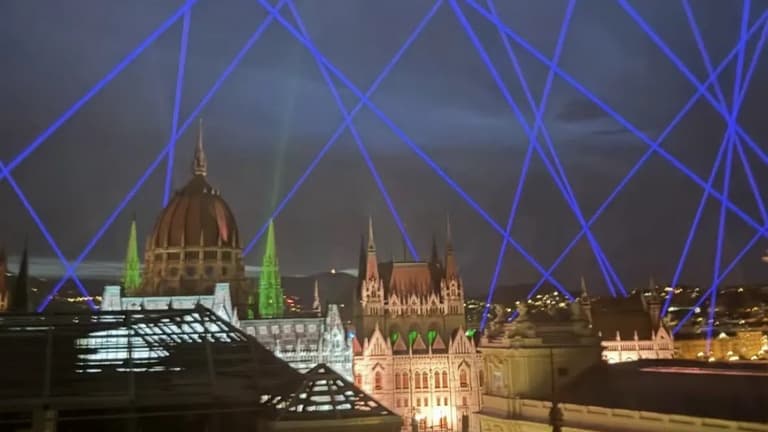 Rejtélyes fényeket észleltünk tegnap a főváros felett