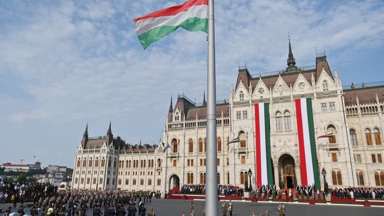 Zászlófelvonás, légiparádé, rövidített tűzijáték – percről percre az államalapítás ünnepéről - Reggel nyolctól hajnali egyig tart a program tíz helyszínen – mutatjuk, mikor, hol és mi történik