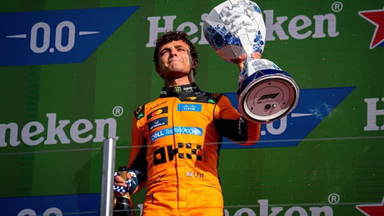 Lando Norris folyamatosan fejlődik, és világbajnokhoz méltó módon vezet