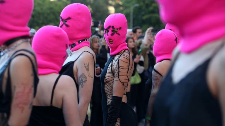 „Csukjátok le!” – a Pussy Riot tagja elmondta, hogyan szervezte be az FSZB