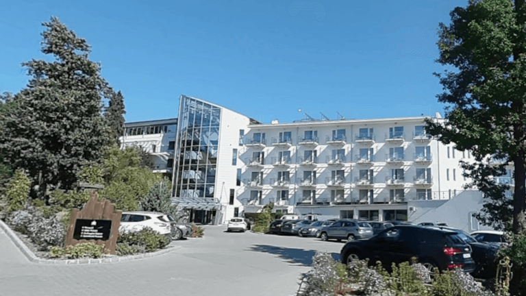 Hackerek törtek be a népszerű magyar hotel rendszerébe, szinte mindent megbénítottak