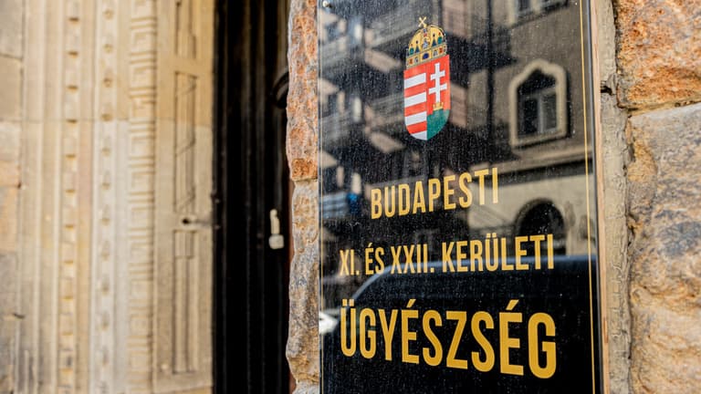 Csaknem 4,7 milliárdot osztottak szét az ügyészségi dolgozók között