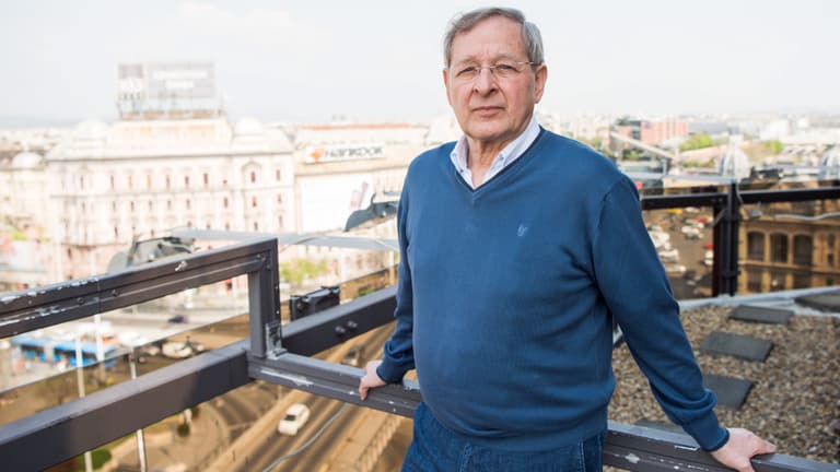 „Az egyik legnagyobb kortárs magyar író ment el” – sorra búcsúznak Nádas Pétertől