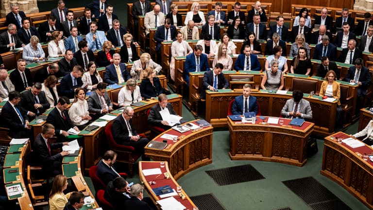 Minden szem a Tiszára szegeződik, szavaznak Unger Anna sorsáról - Az Országgyűlés ülése