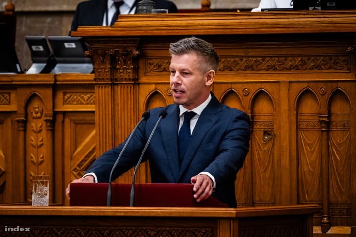 Magyar Péter: Lopni bűn, félrenézni bűnrészesség. Ugye, frakcióvezető úr?