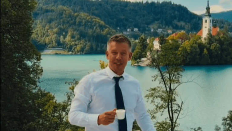 Magyar Péter egy pillanatra George Clooneynak képzelte magát, miután megkóstolta a világhírű bledi krémest