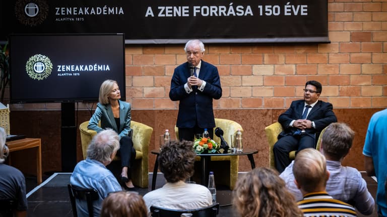 Schiff András nem ért egyet azokkal, akik azt mondják, hogy a művész fogja be a száját