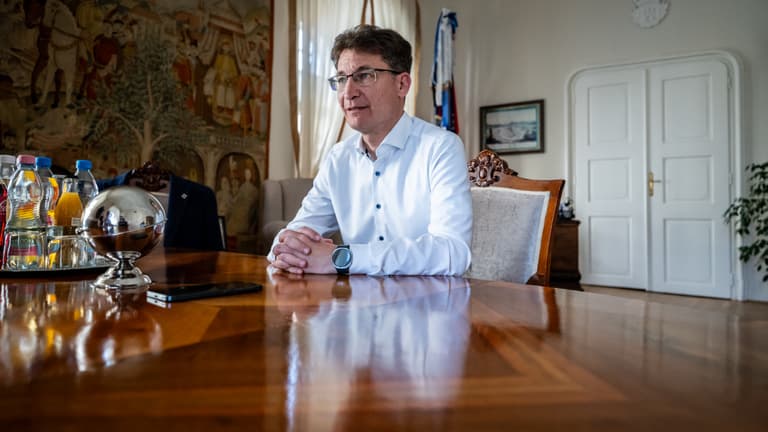 Cser-Palkovics András három hét múlva olyasmire kényszerülhet, amit soha nem akart megtenni