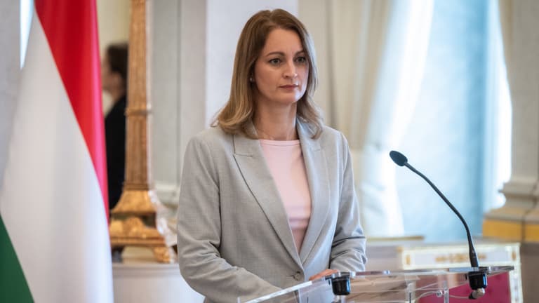 Forsthoffer Ágnes német politikai vezetőkkel ül tárgyalóasztalhoz