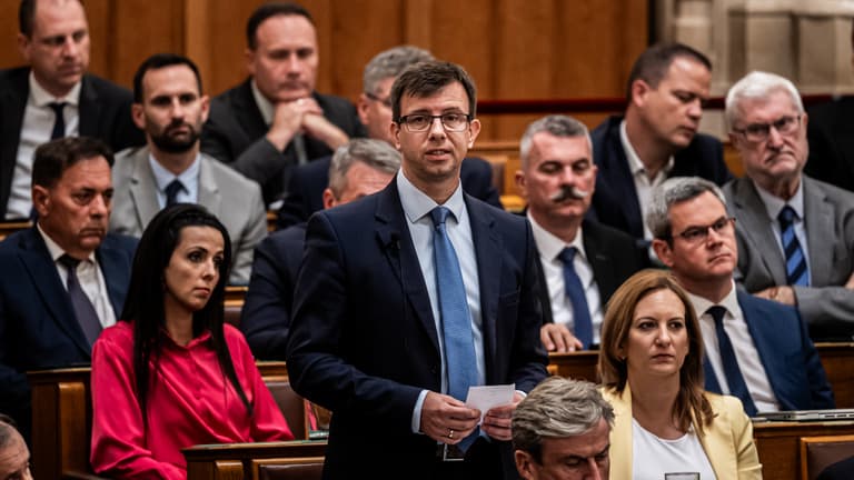 A Fidesz szerint csak terelés a tíz orosz diplomata kiutasítása