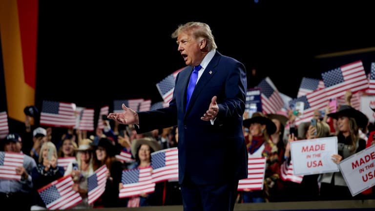 Donald Trump óriási osztogatásra készül: 5000 dollárt ígér minden amerikai felnőttnek