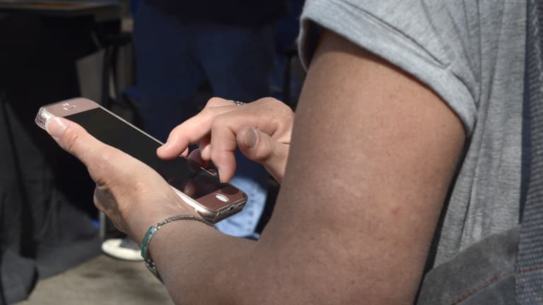 Lecsapott a NAV a zárt Facebook-csoportra, 46 milliós luxusbiznisz bukott le