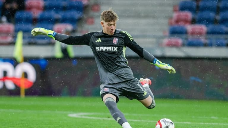A Videoton 17 éves kapusa négy másodperc alatt olyat tett, amit Manuel Neuer is megirigyelhet