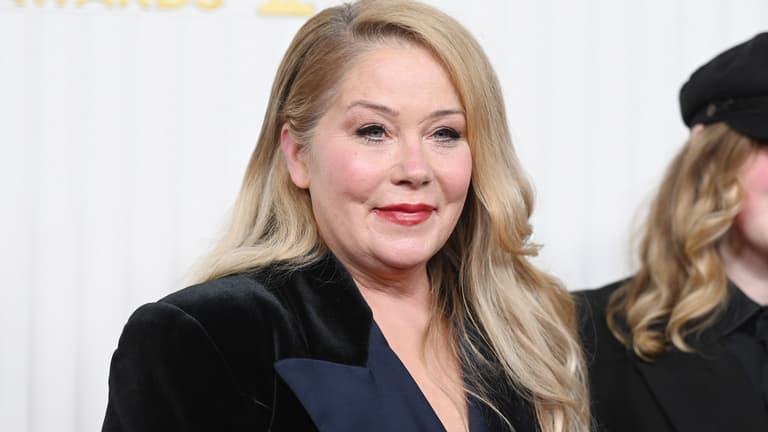 Öt éve küzd súlyos tünetekkel, most megkérdőjeleződött Christina Applegate diagnózisa