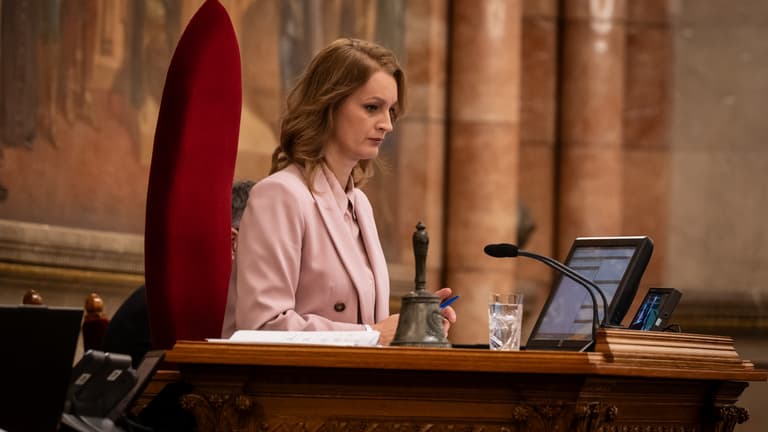 Forsthoffer Ágnes gyűlöletkeltéssel vádolja Kövér Lászlót, aki bengáli tigriseket kívánt a tiszásoknak
