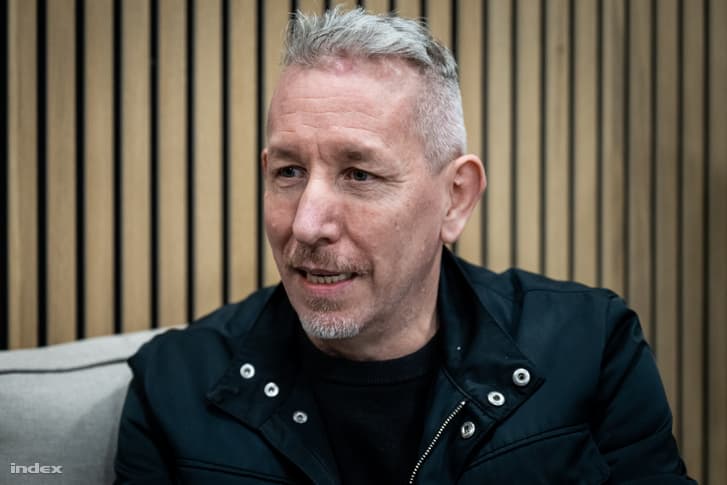 Sárközi Ákos elárulta, mennyit keres a felesége: „Fényévekkel jobban, mint én”