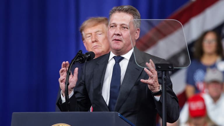 Lemondását követelik az Audi vezérigazgatójának, amiért megjelent Donald Trump kampányrendezvényén