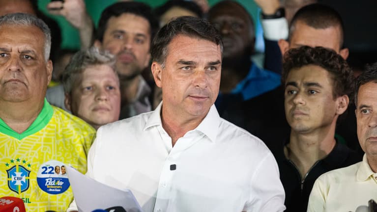 Vízumot állít ki az amerikai kormány a Brazíliából elmenekült Flavio Bolsonarónak