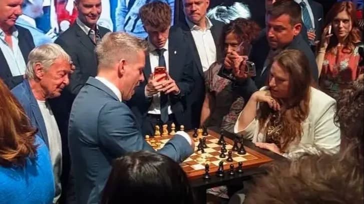 Izraeli állampolgársággal is rendelkezik Polgár Judit, Magyar Péter államfőjelöltje