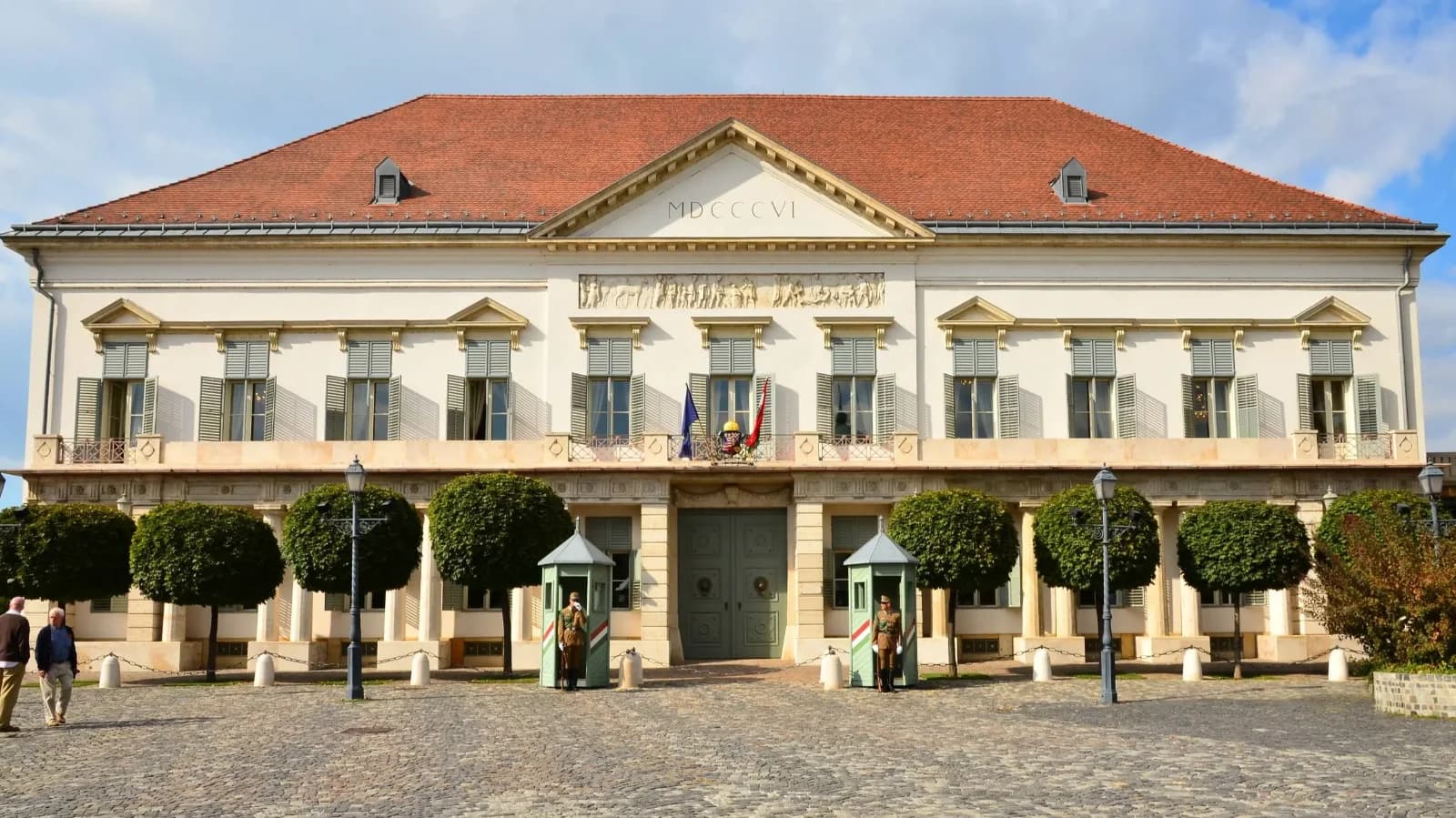 A Sándor-palotába hívta egyeztetésre a parlamenti frakcióvezetőket Forsthoffer Ágnes