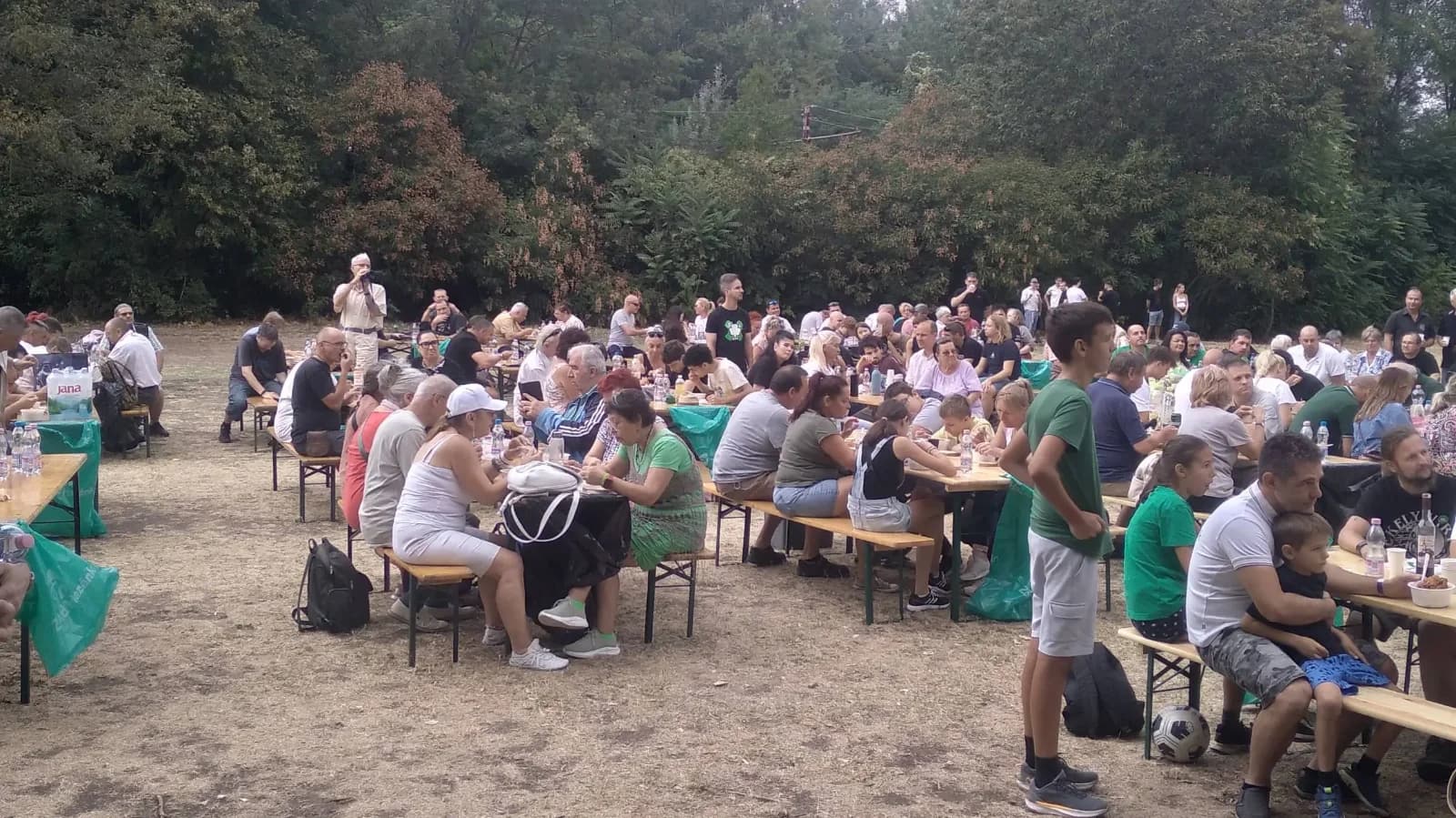 Remek hangulat, kötetlen beszélgetések – nyárbúcsúztatót tartott a Mi Hazánk budapesti szervezete