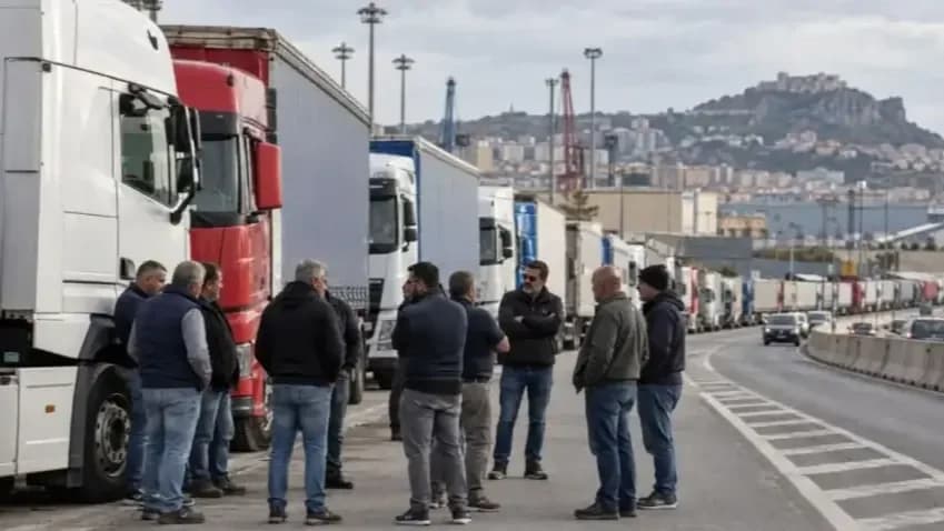 Ellátási hiányt teremt a fuvarozók sztrájkja Olaszország egyre több térségében