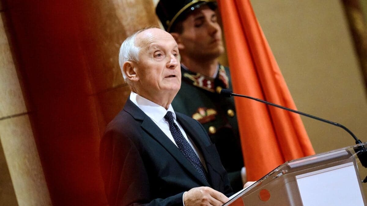 Baka András beszédének elmaradt élő közvetítése miatt Tényi István a közmédia vezetéséhez fordult