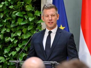 Kiderült, melyik tanévnyitóra megy Magyar Péter és Lannert Judit