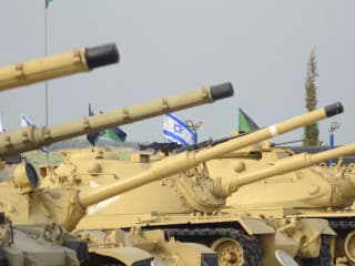 Izrael beintett Katarnak