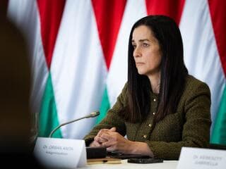Zajlik a sorcsere Szijjártó Péter után: meglepő neveket jelentett be Orbán Anita