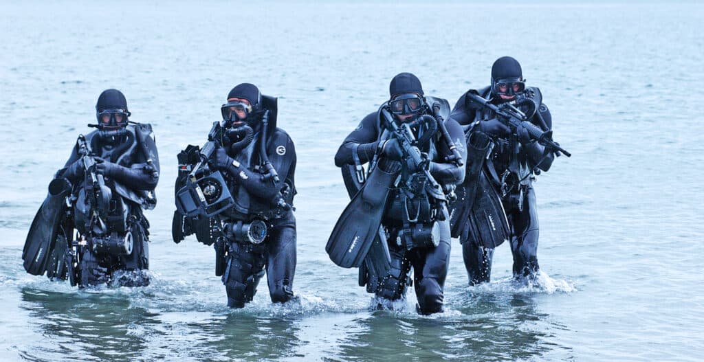 Akcióban a Navy SEALs: Amerika bevetette a világ legjobb kommandósait Irán ellen
