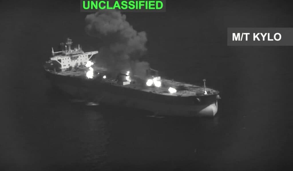 Irán amerikai hajókra lőtt, Washington tankerek elsüllyesztésével válaszolt – VIDEÓ