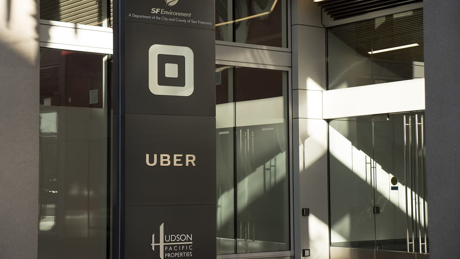 Csaló sofőröket akart kiszűrni az Uber, 825 millió eurós bírság lett a jutalma