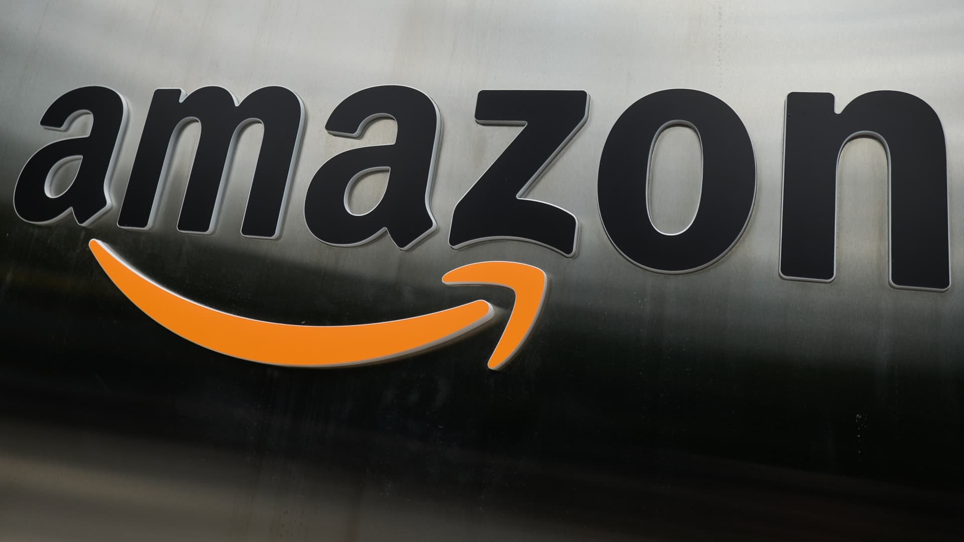 Nagyot esett az Amazon, az AI-beruházások elviszik a készpénzt