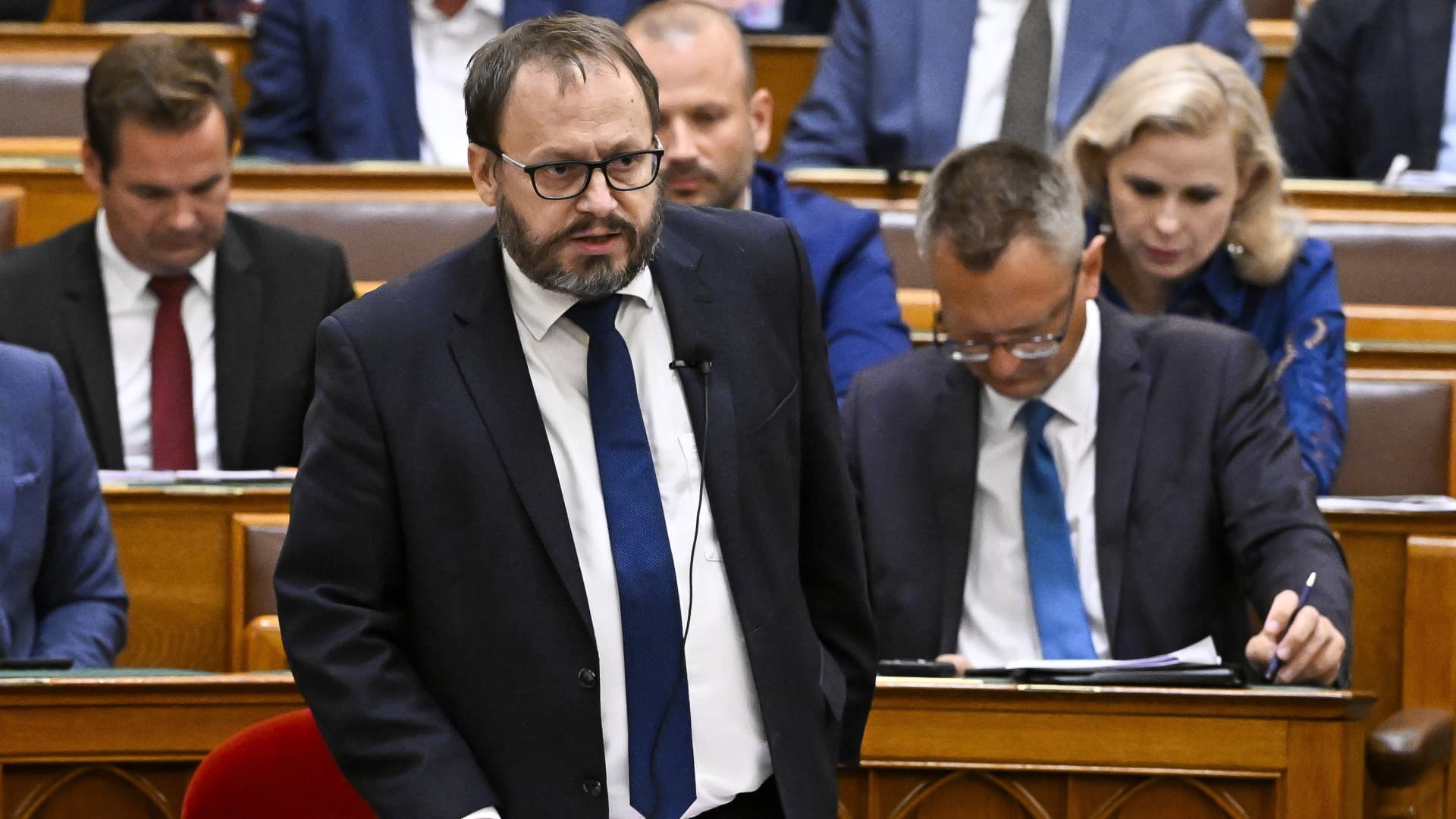 Kármán András: "Rövid távon semelfogadható a 7,5 százalékos hiány, 2027-ben jelentős deficitcsökkentés következik"