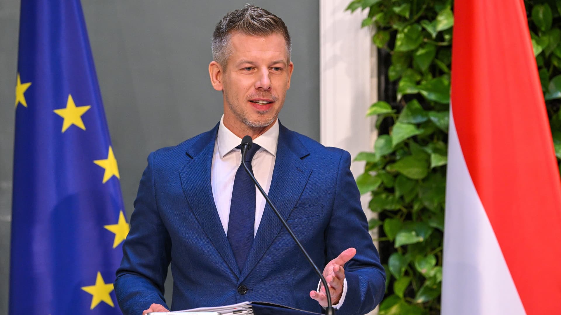 Megvan, mikor jön béremelés a gyermekvédelemben, átalakítják a koncessziós rendszert – erről döntött a kormány